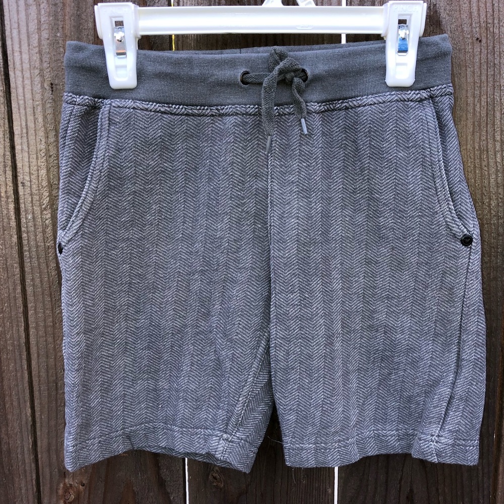 Boys Shaun White shorts - size S 6/7